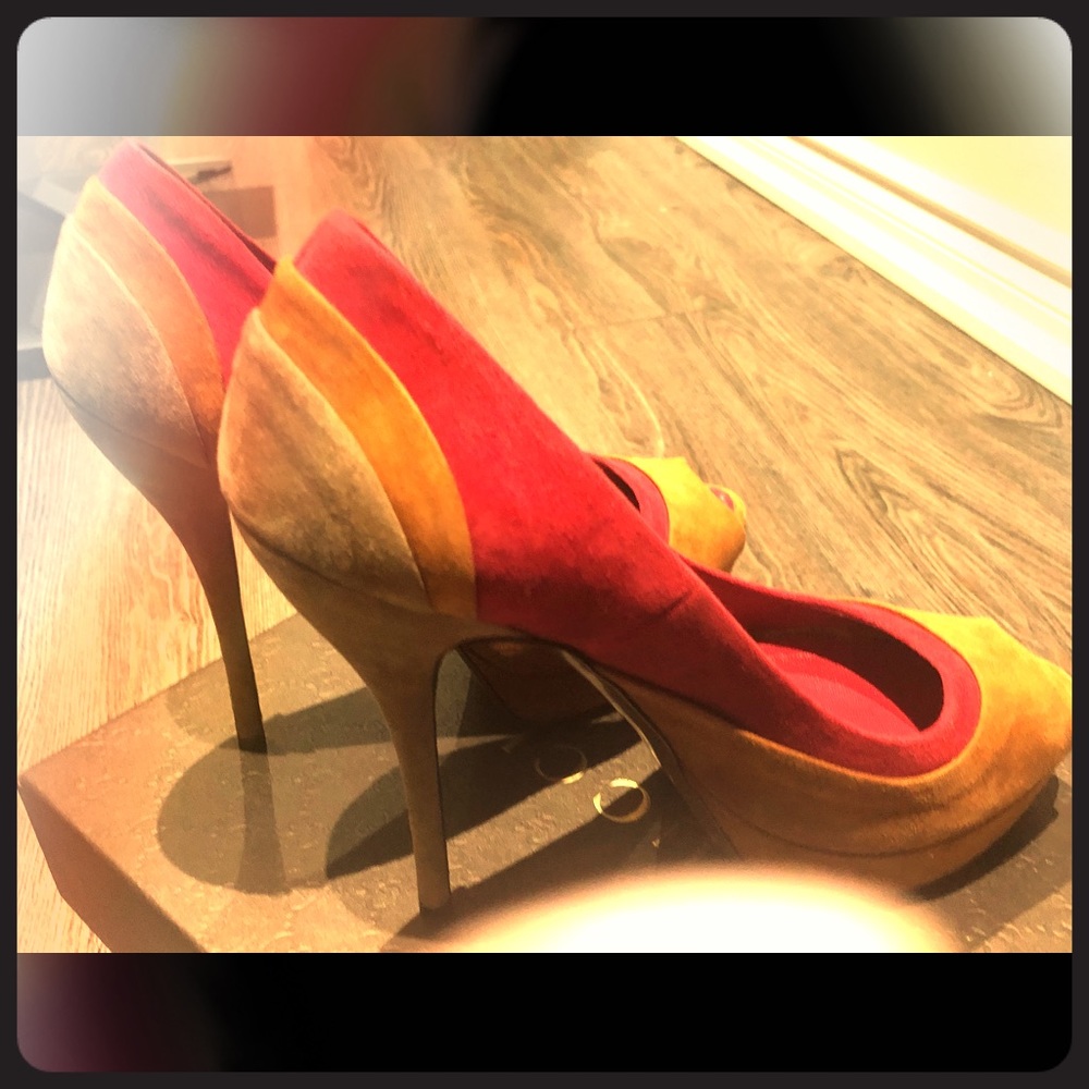 Gucci Platform Suede Pumps 7.5 - worn once